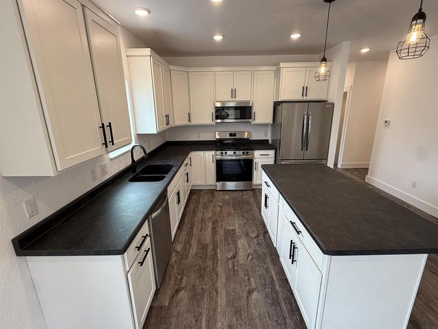 1222 Prairie Avenue, Janesville, WI 53545