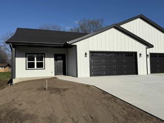 1222 Prairie Avenue, Janesville, WI 53545