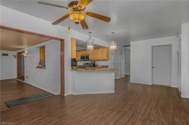 1121 NE 11th TER, Cape Coral, FL 33909