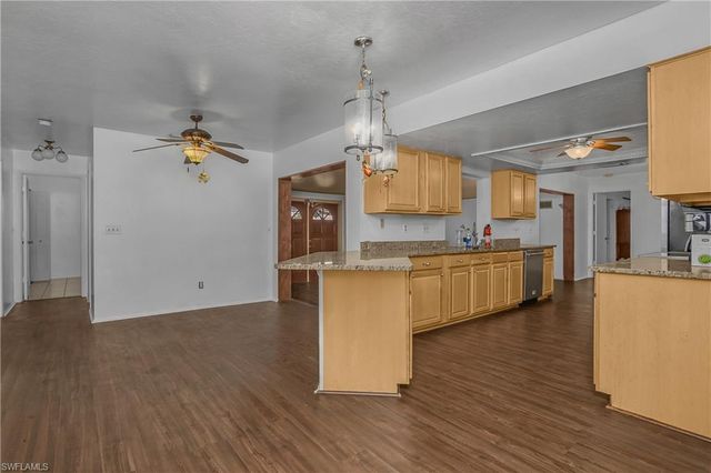 1121 NE 11th TER, Cape Coral, FL 33909