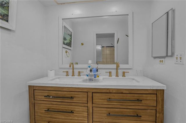 1121 NE 11th TER, Cape Coral, FL 33909