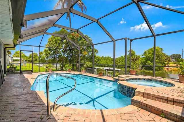 1121 NE 11th TER, Cape Coral, FL 33909