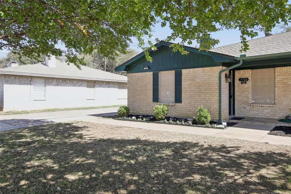 7726 Jennifer Lane, North Richland Hills, TX 76182 — photo 2