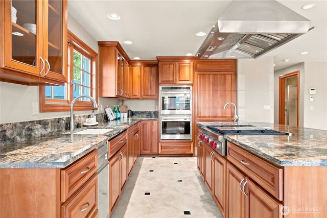 3640 S Shorewood Avenue, Greenbank, WA 98253