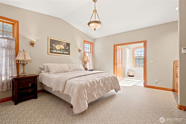 3640 S Shorewood Avenue, Greenbank, WA 98253