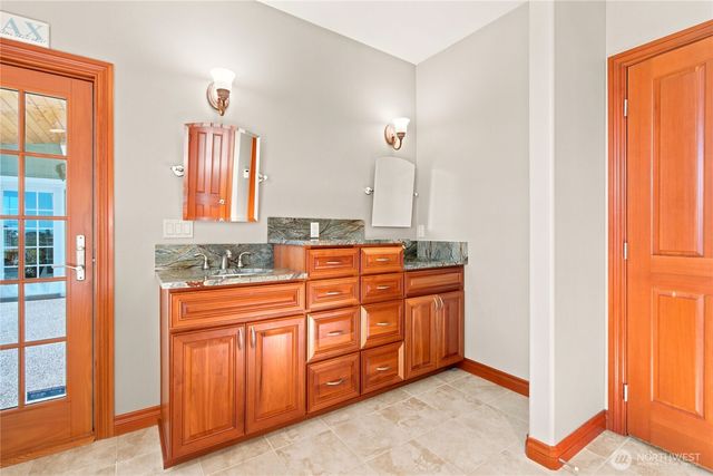 3640 S Shorewood Avenue, Greenbank, WA 98253