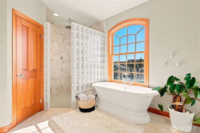 3640 S Shorewood Avenue, Greenbank, WA 98253