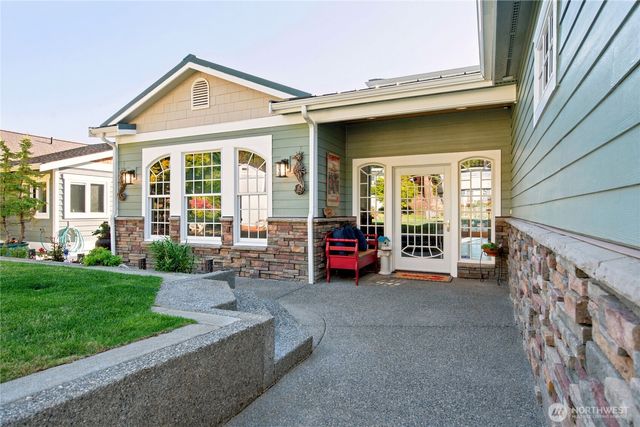 3640 S Shorewood Avenue, Greenbank, WA 98253