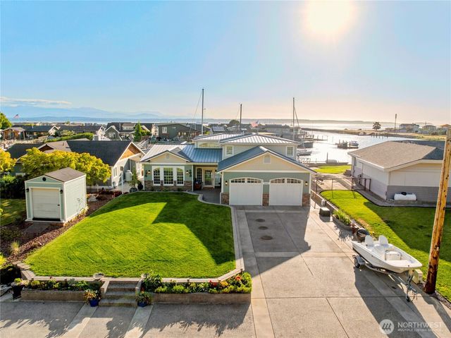 3640 S Shorewood Avenue, Greenbank, WA 98253