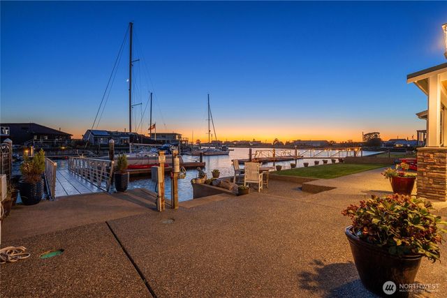 3640 S Shorewood Avenue, Greenbank, WA 98253