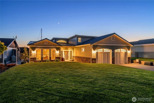 3640 S Shorewood Avenue, Greenbank, WA 98253