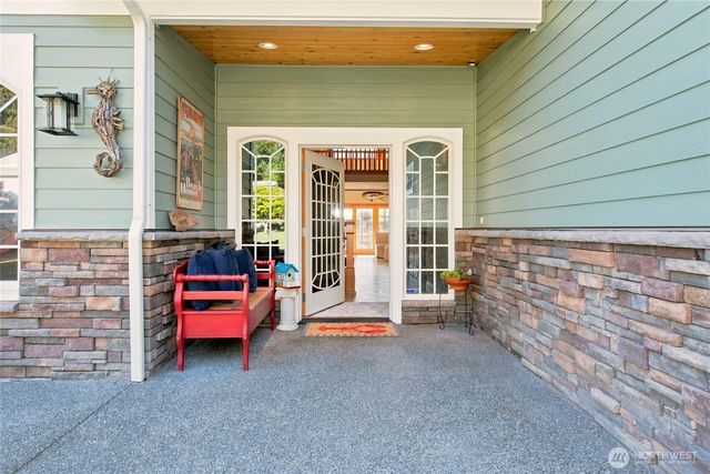 3640 S Shorewood Avenue, Greenbank, WA 98253