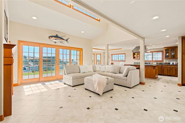 3640 S Shorewood Avenue, Greenbank, WA 98253