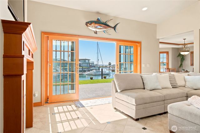 3640 S Shorewood Avenue, Greenbank, WA 98253
