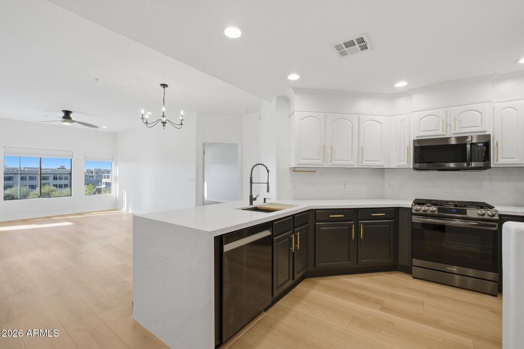 5350 E DEER VALLEY Drive 4429, Phoenix, AZ 85054 — photo 5
