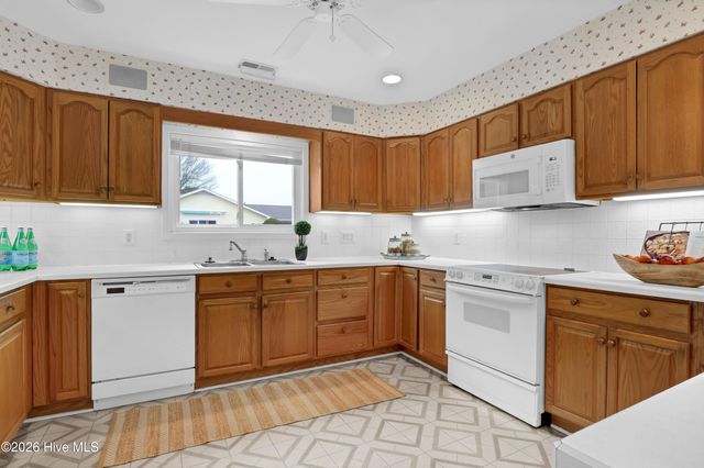 207 Vistamar Drive, Wilmington, NC 28405