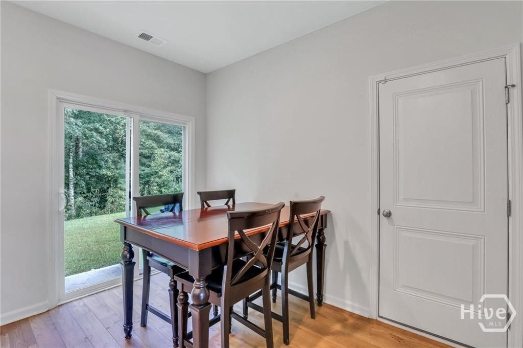 Image 10 of property listing at 2 Coby Lane, Richmond Hill, GA 31324