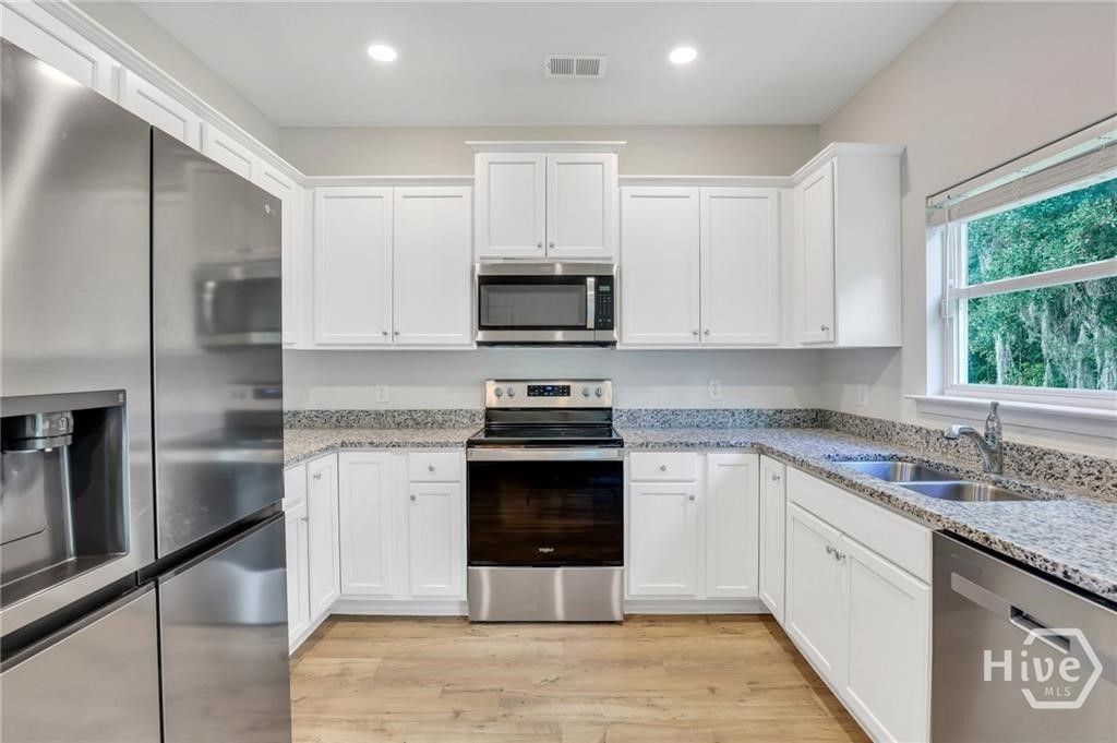 Image 12 of property listing at 2 Coby Lane, Richmond Hill, GA 31324