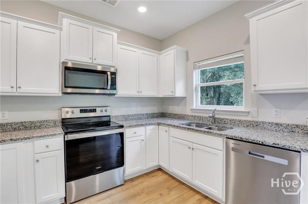 Image 13 of property listing at 2 Coby Lane, Richmond Hill, GA 31324