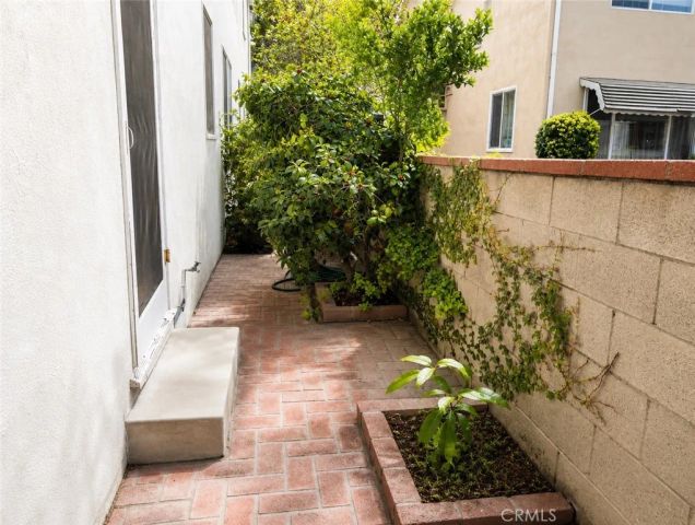 1122 N Louise Street E, Glendale, CA 91207
