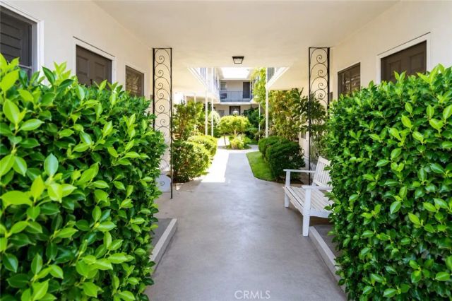 1122 N Louise Street E, Glendale, CA 91207