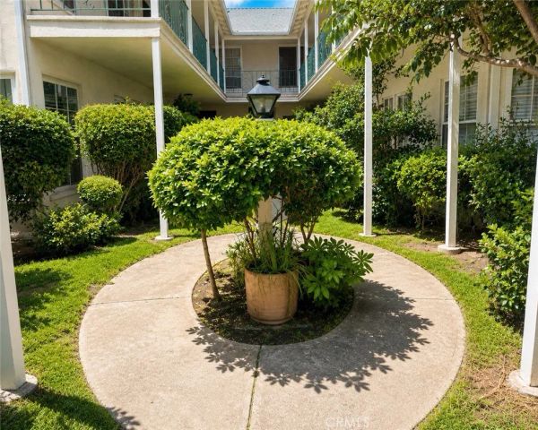 1122 N Louise Street E, Glendale, CA 91207