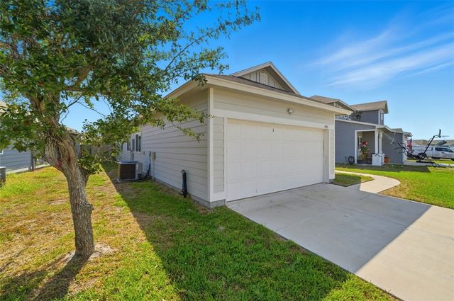 1905 Estes Flats Dr, Aransas Pass, TX 78336