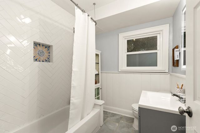 2568 28th Avenue W, Seattle, WA 98199