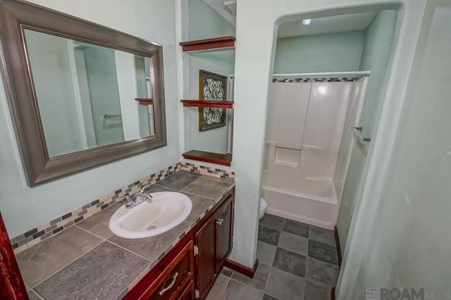 18759 Mclin Rd, Livingston, LA 70754