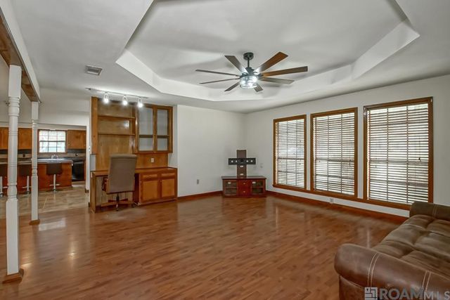18759 Mclin Rd, Livingston, LA 70754