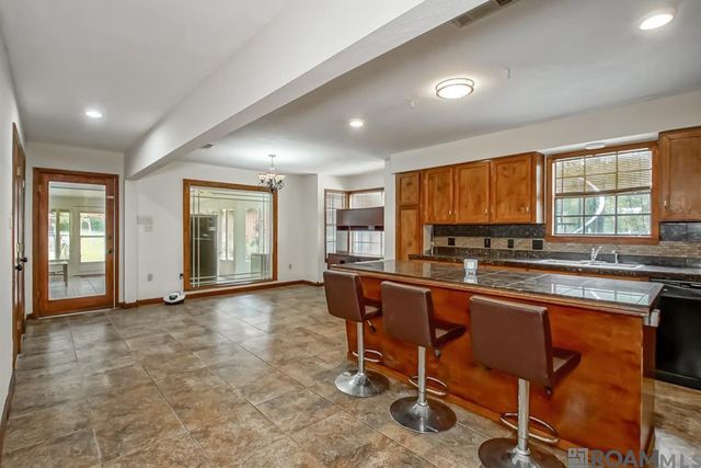 18759 Mclin Rd, Livingston, LA 70754