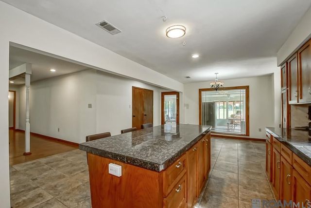 18759 Mclin Rd, Livingston, LA 70754