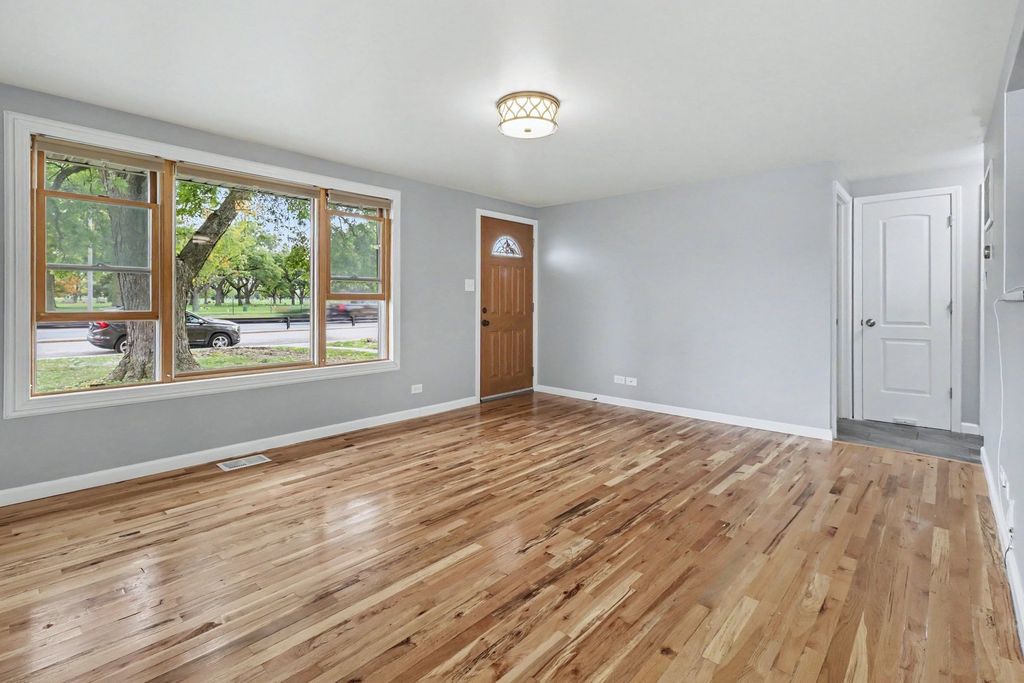 8930 S Crawford Avenue, Hometown, IL 60456 — photo 2