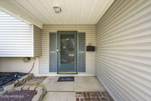 17 Dublin Lane, Hazlet, NJ 07730