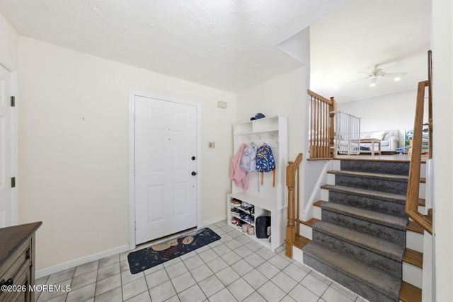 17 Dublin Lane, Hazlet, NJ 07730