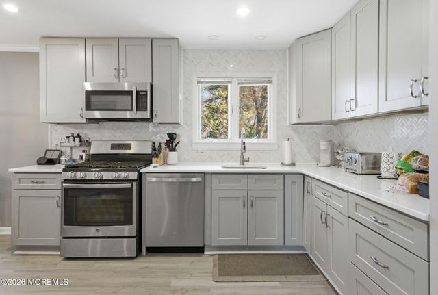 17 Dublin Lane, Hazlet, NJ 07730