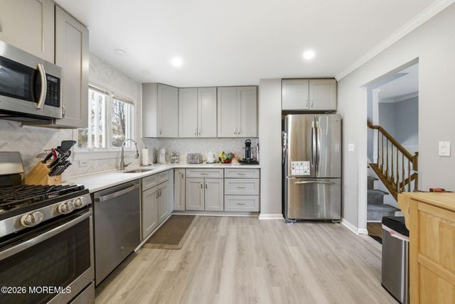 17 Dublin Lane, Hazlet, NJ 07730