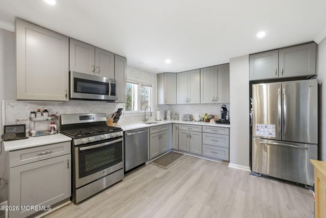 17 Dublin Lane, Hazlet, NJ 07730