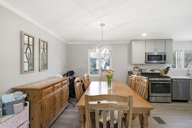 17 Dublin Lane, Hazlet, NJ 07730