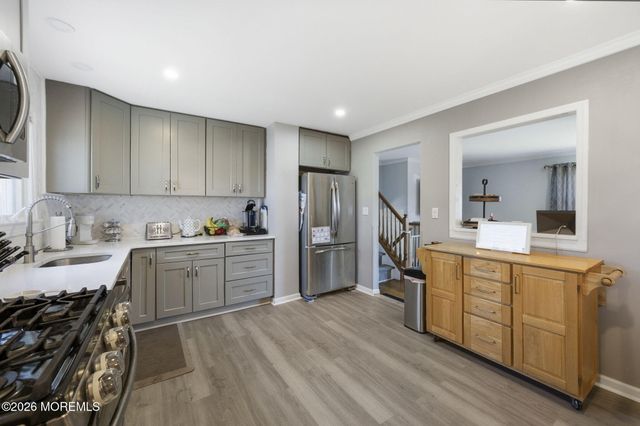 17 Dublin Lane, Hazlet, NJ 07730