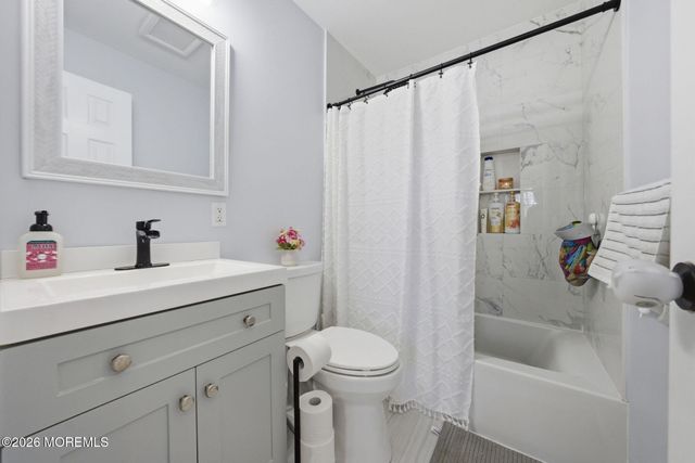 17 Dublin Lane, Hazlet, NJ 07730