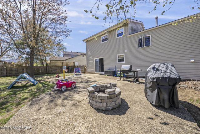 17 Dublin Lane, Hazlet, NJ 07730