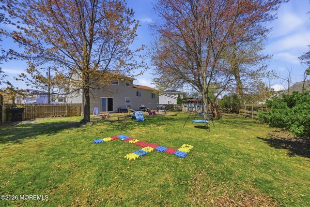 17 Dublin Lane, Hazlet, NJ 07730