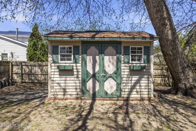 17 Dublin Lane, Hazlet, NJ 07730