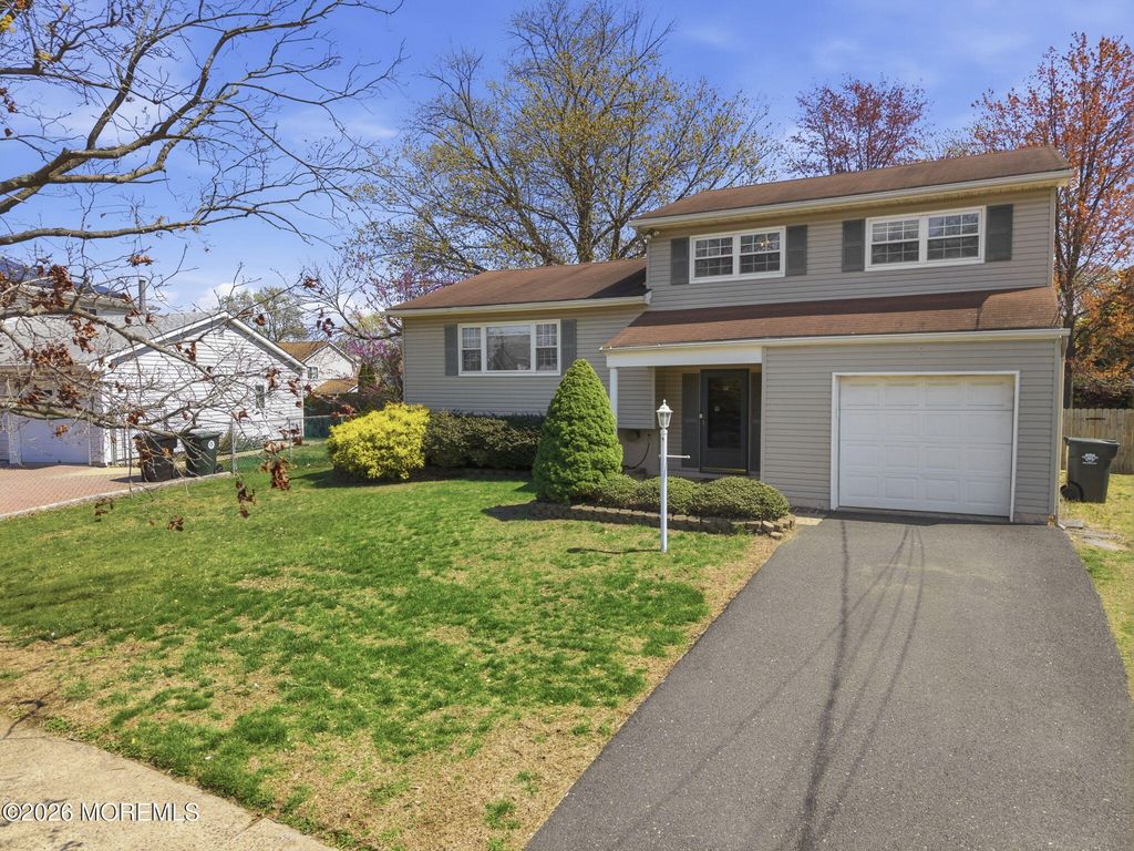 17 Dublin Lane, Hazlet, NJ 07730