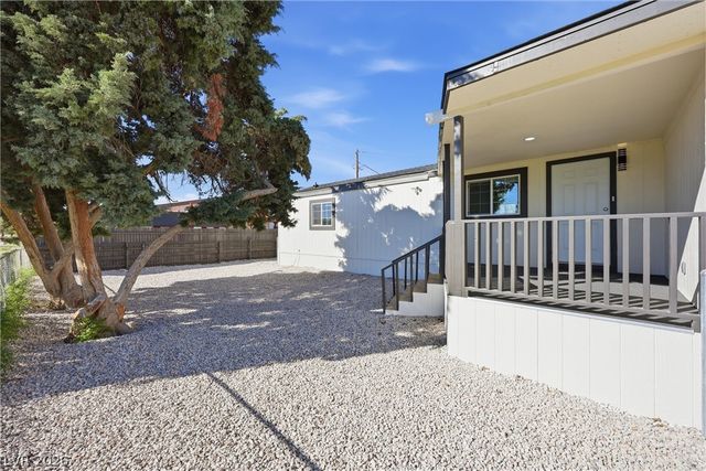 211 West Duck Creek Road, Pahrump, NV 89048