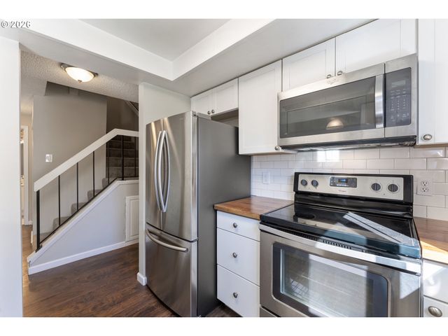 11724 Sw BOONES BEND Dr, Beaverton, OR 97008