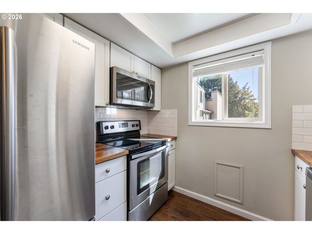 11724 Sw BOONES BEND Dr, Beaverton, OR 97008
