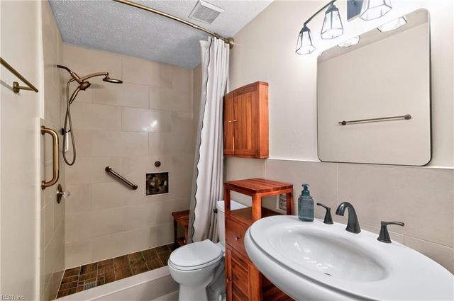 707 Ketch CT, Newport News, VA 23608