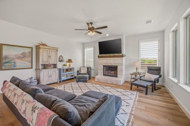 127 Mesa Drive, Glen Rose, TX 76043